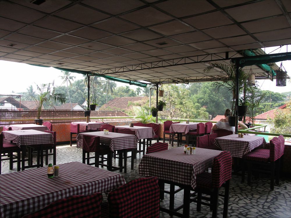 Hotel Park Avenue Kochi Restaurant foto