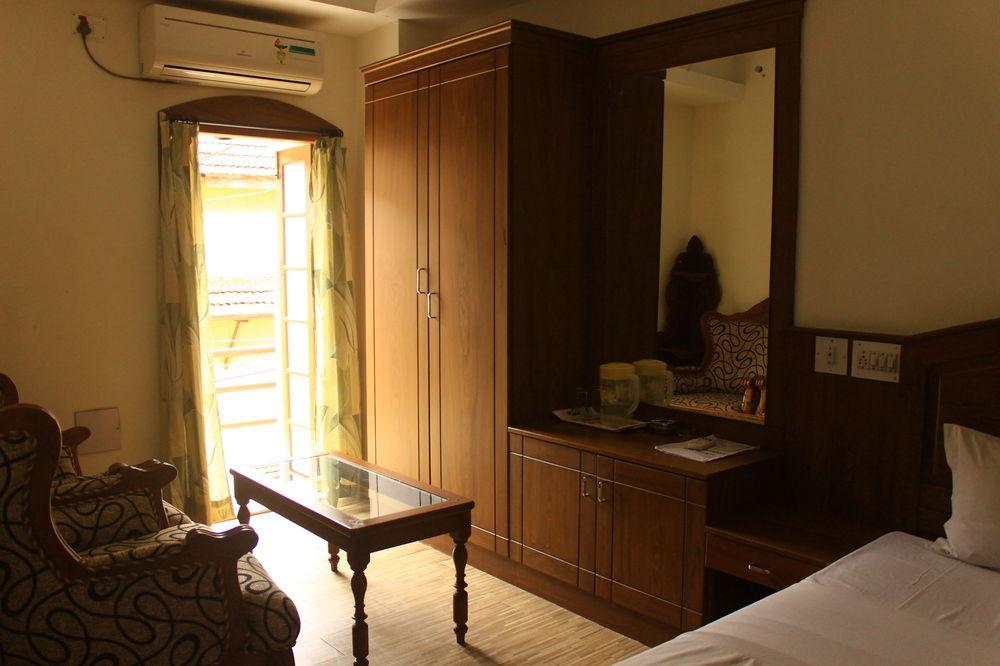 Hotel Park Avenue Kochi Exterior foto