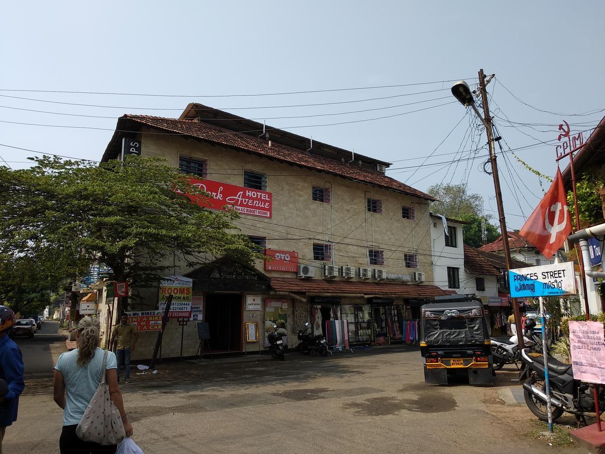 Hotel Park Avenue Kochi Exterior foto