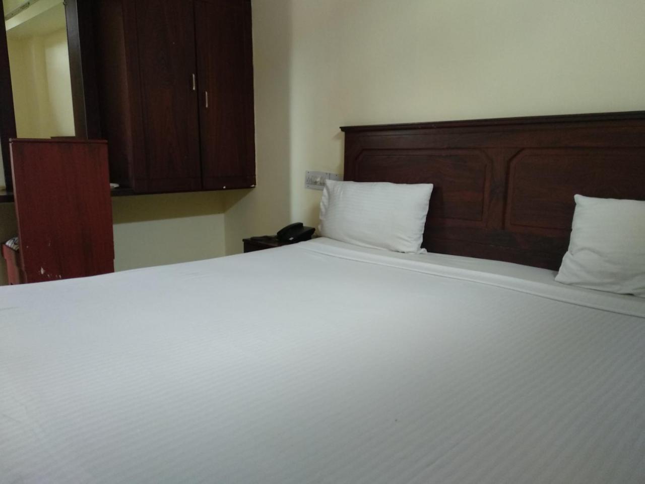 Hotel Park Avenue Kochi Exterior foto